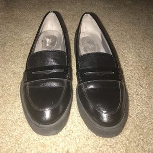 Life Stride black penny loafers 6.5
